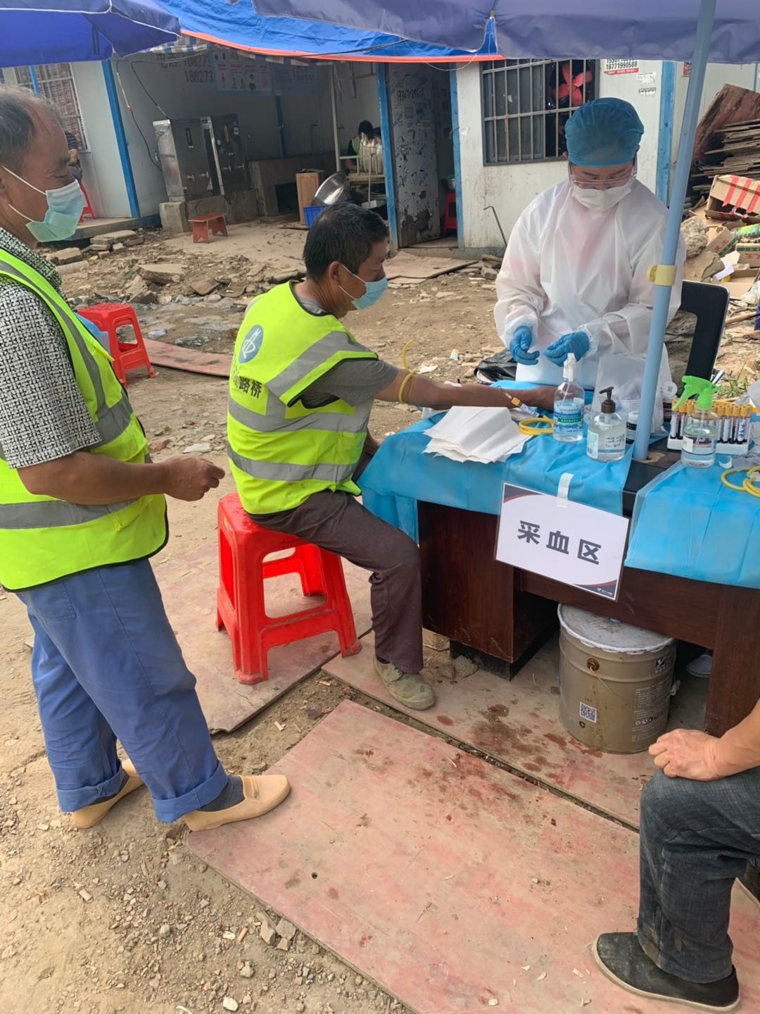 地鐵8號線項目組織人員進(jìn)行核酸檢測